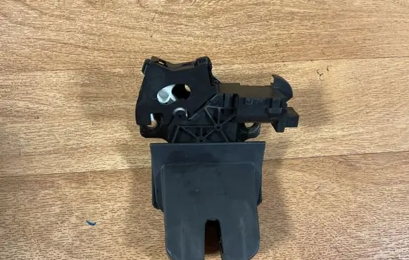 Audi A6 S6 C6 4F Tailgate/trunk/boot lock/catch/latch 8P4827505B 8P4827505C