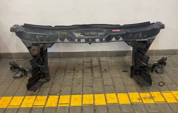 Mercedes-Benz Sprinter W906 Radiator support slam panel bracket A9068800203