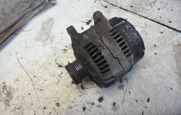 Audi A4 S4 B5 8D Generator/alternator 028903028