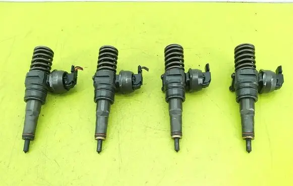 Skoda Octavia Mk1 (1U) Fuel injectors set 038130073AG