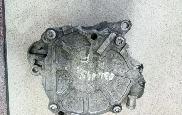 Audi A4 S4 B8 8K Vacuum pump 03L145100F