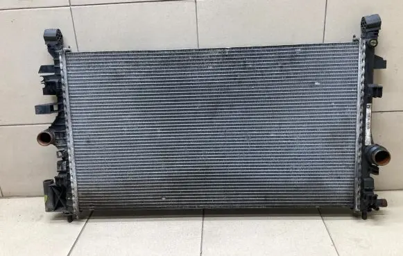 Opel Insignia A Coolant radiator 13241725