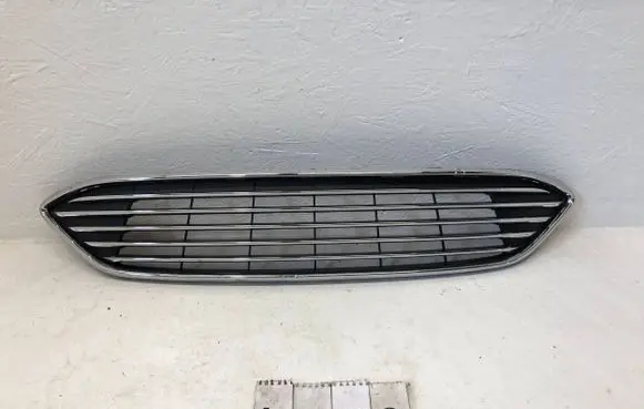 Ford Focus Front grill F1EB-8200-CC