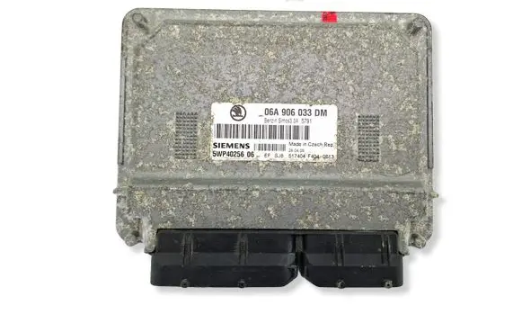 Skoda Octavia Mk1 (1U) Engine control unit/module 06A906033DM 5WP4025606