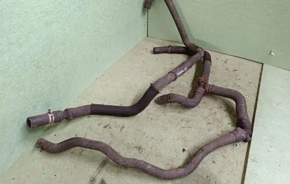 Renault Trafic II (X83) Engine coolant pipe/hose