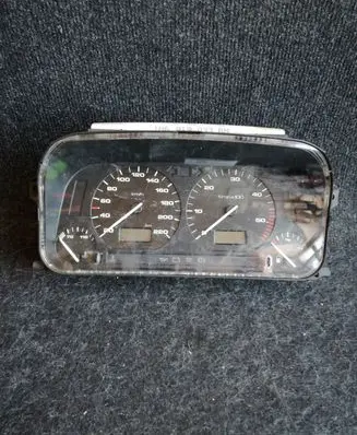 Volkswagen Golf III Speedometer (instrument cluster) 88311188