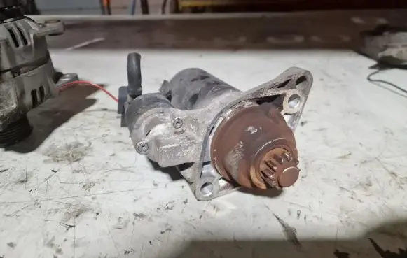 Volkswagen Polo IV 9N3 Starter motor