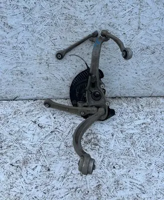 Audi Q7 4M Front wheel hub spindle knuckle