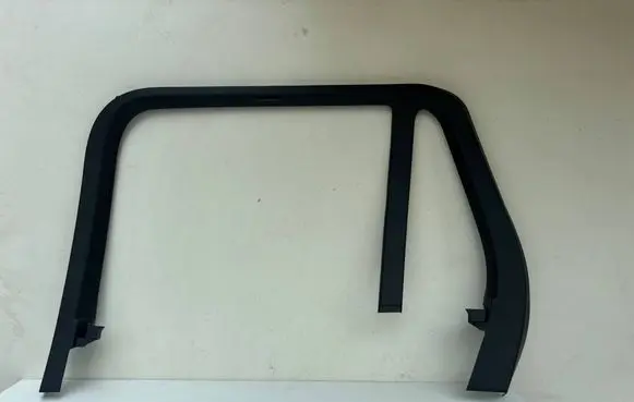Volvo XC90 Rear door window/glass frame 32285381