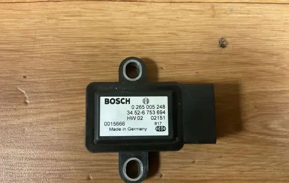 BMW 5 E39 ESP acceleration yaw rate sensor 34526753694 0015666 0265005248