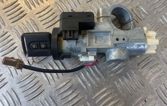 Nissan X-Trail T30 Ignition lock 28590C9902 2671032209 5WK48042A