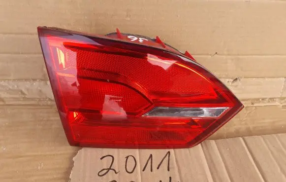Volkswagen Jetta VI Tailgate rear/tail lights 5C6945259