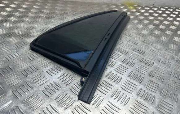 Volvo XC90 Rear vent window glass 1226191