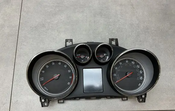 Speedometer (instrument cluster)