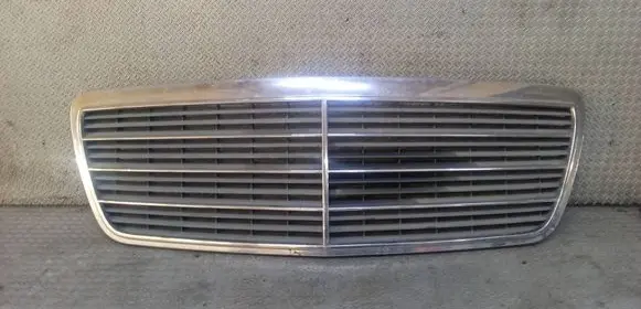 Mercedes-Benz E W210 Front bumper upper radiator grill 2108800583
