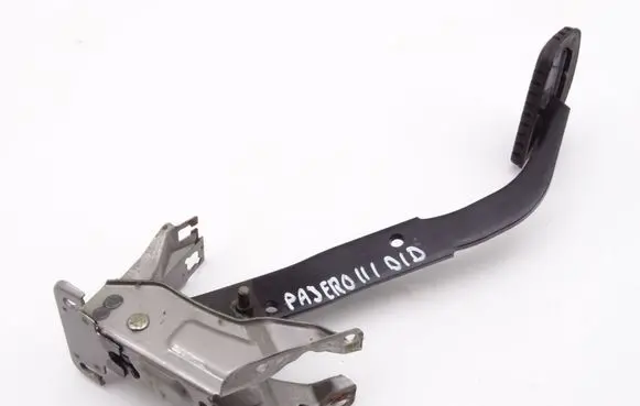 Mitsubishi Pajero Brake pedal