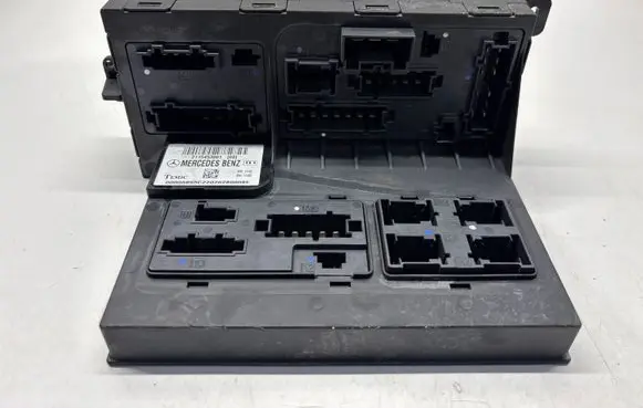 Mercedes-Benz E W211 Fuse module 2115453001