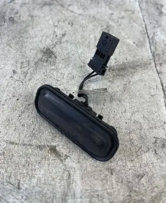 Tailgate opening switch