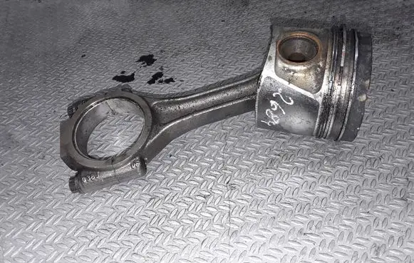 Volkswagen Touran I Piston with connecting rod V700