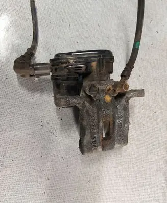 KIA Carens III Rear brake caliper a558237700