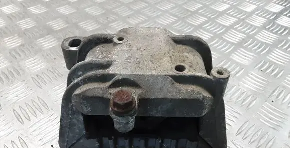 Volkswagen PASSAT B6 Engine mount bracket 1K0199261