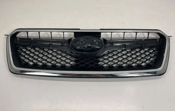 Subaru Crosstrek II Front bumper upper radiator grill 91121FJ110