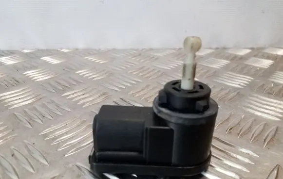 Headlight level adjustment motor