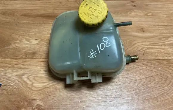 Coolant expansion tank/reservoir