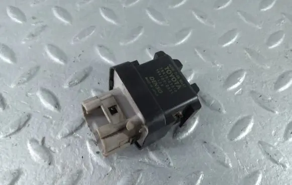 Glow plug pre-heat relay
