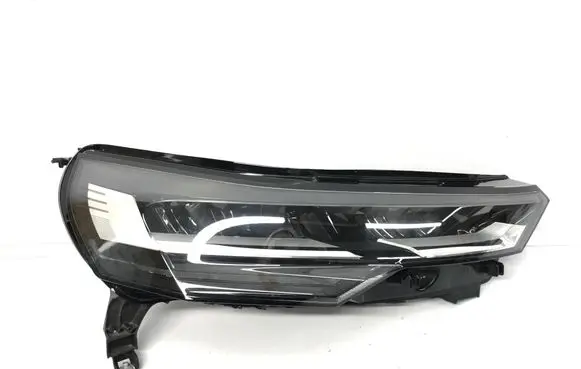 Renault Captur II Headlight/headlamp 260107674R 1EX01671402 20230404