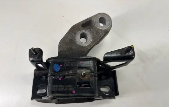 Ford Ecosport Engine mounting bracket GN157M121CA GN1Z6068C