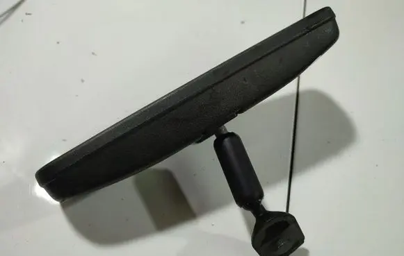Rear view mirror (interior)