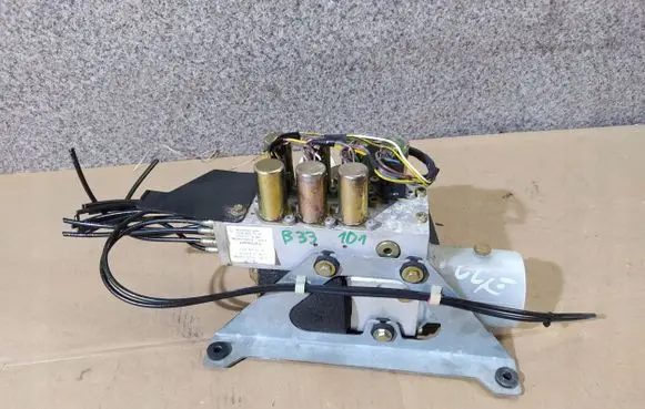 Mercedes-Benz CLK A208 C208 Convertible roof hydraulic pump A2088000030