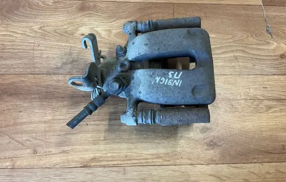 Opel Insignia A Rear brake caliper