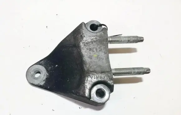 Ford Mondeo Mk III Engine mounting bracket 4s706030ac