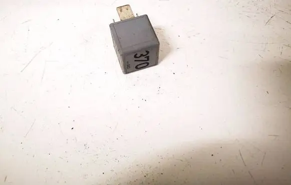 Skoda Superb B5 (3U) Other relay 8d0951253 v23134-j52-x300
