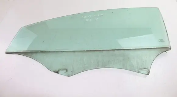 Seat Leon (1P) Front door window glass four-door