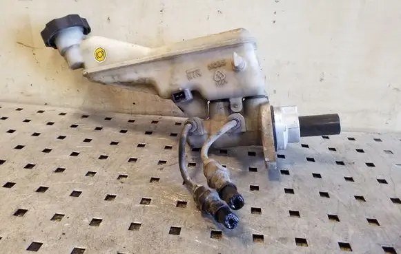 Master brake cylinder