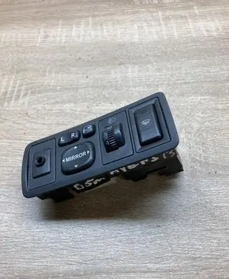 Toyota Avensis T250 Wing mirror switch 156762 183575 777669