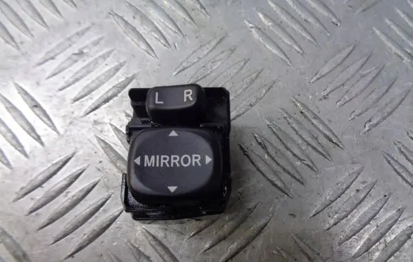 Toyota Corolla Verso E121 Wing mirror switch