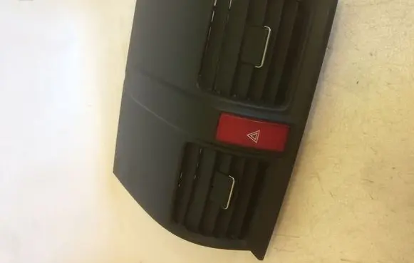 Honda CR-V Dash center air vent grill 9760M0010