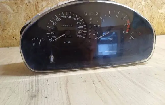 Mitsubishi Carisma Speedometer (instrument cluster) MR270101 0P0179 DY4D