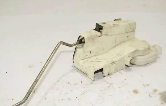 Mitsubishi Pajero Front door lock