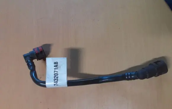 Chevrolet Malibu Fuel line pipe 7432071AB