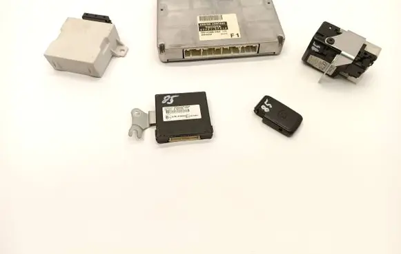 Toyota Avensis T250 Engine ECU kit and lock set 896610F010 MB1758006463