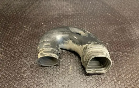 Volkswagen PASSAT B7 Air intake duct part 3C0129618D