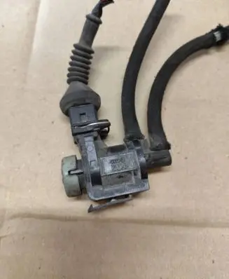 Audi A4 S4 B6 8E 8H Turbo solenoid valve 1J0906283A