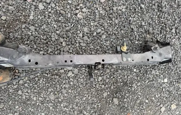 Opel Insignia A Radiator support slam panel 