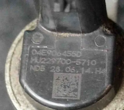 Volkswagen Jetta VI Turbo solenoid valve 04E906455D