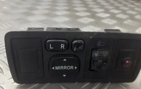 Toyota Avensis T250 Wing mirror switch 183575